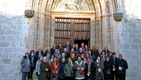 foto grupo cofradía iglesia viaje edades del hombre