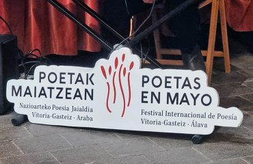poetas en mayo