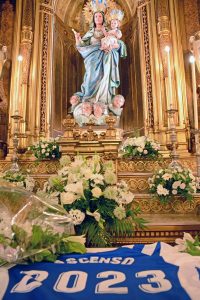 ofrenda floral, capilla, virgen blanca, alaves