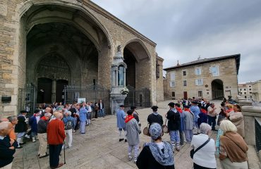 santiago, blusas, neskas, balconada, virgen blanca