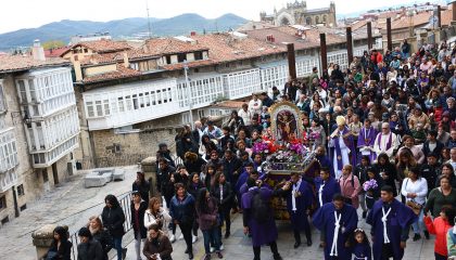 comunidad peruana, procesion, señor de los milagros
