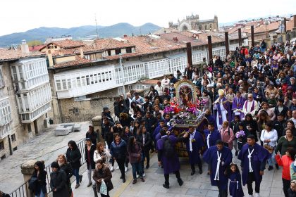 comunidad peruana, procesion, señor de los milagros