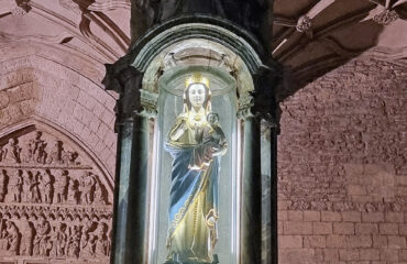 ilumunacion hornacina, patron, virgen blanca