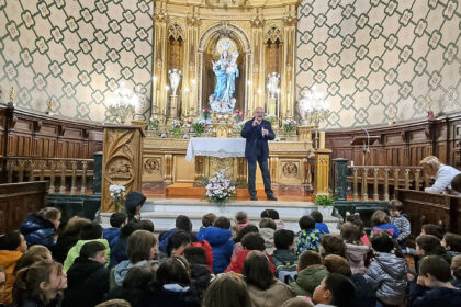 parroco, visita colegios san miguel