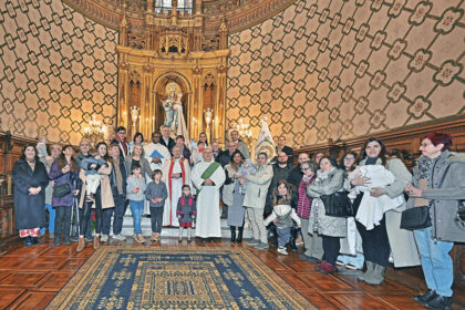 foto familia, candelas, diploma, niños