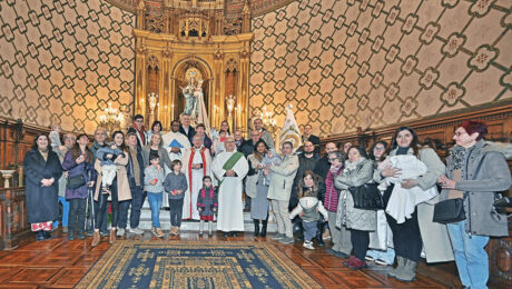 foto familia, candelas, diploma, niños