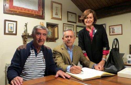 2017-10-23-Visita-Pedro-Anitua.-Donación-cuadro-3